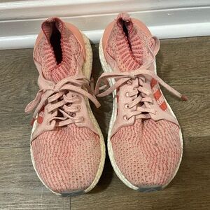 New Balance Ultra Boosts Women’s Shoes Size 9